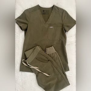 Figs Heather Olive scrub Set